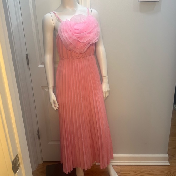 Dresses & Skirts - Pink Pleated Midi Dress with Floral Accent